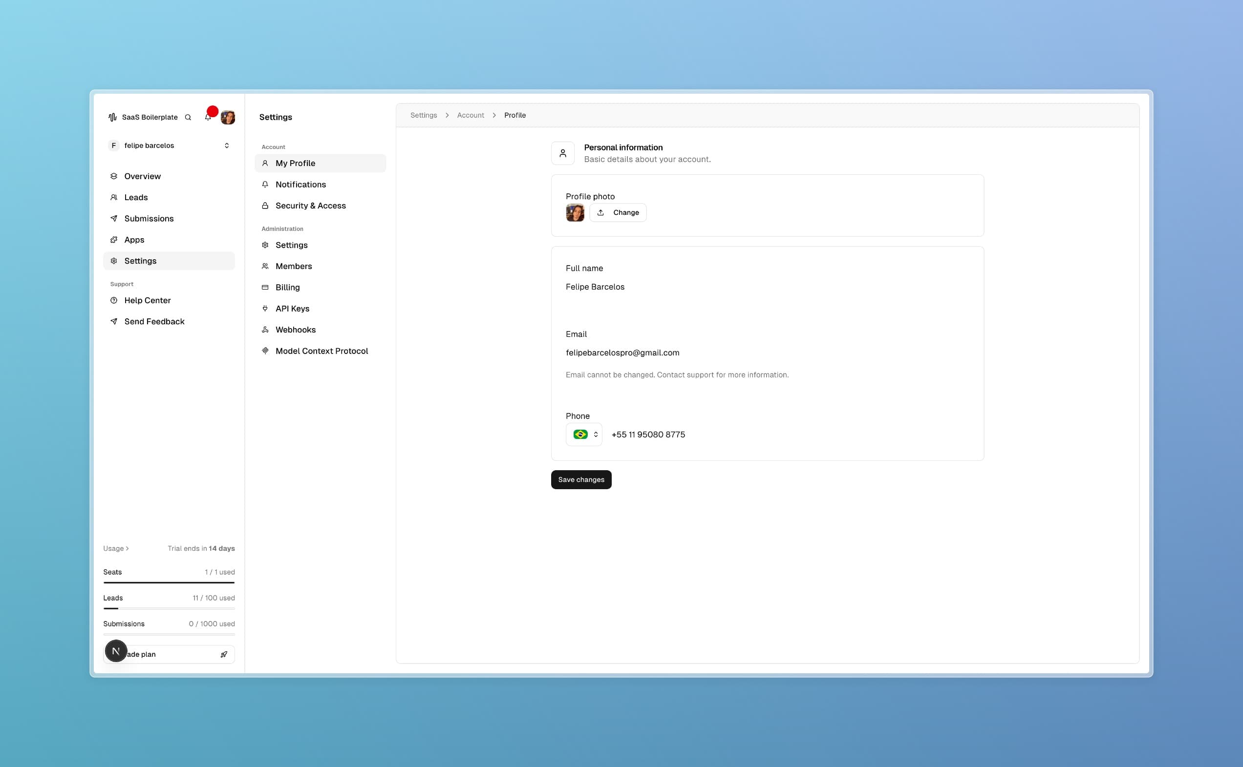 Página de perfil mostrando configurações de informações pessoais.